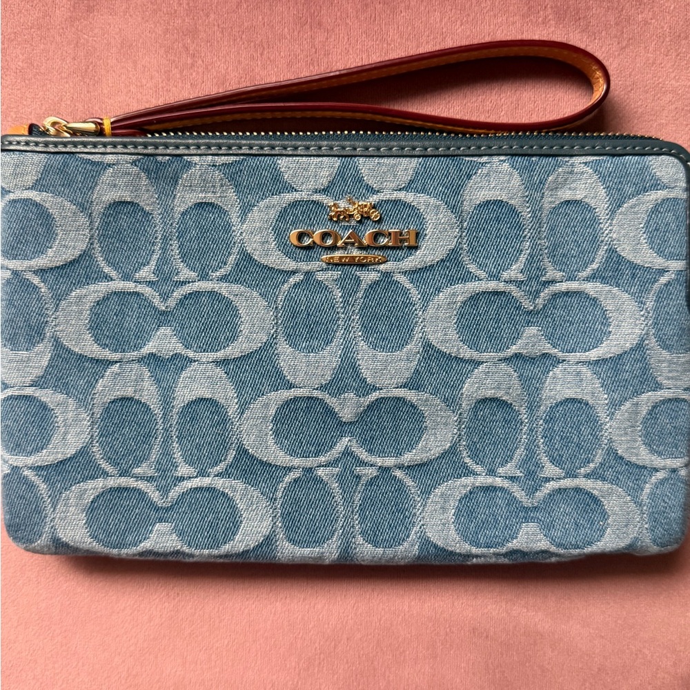 Coach Large Corner Zip Wristlet In Signature Denim